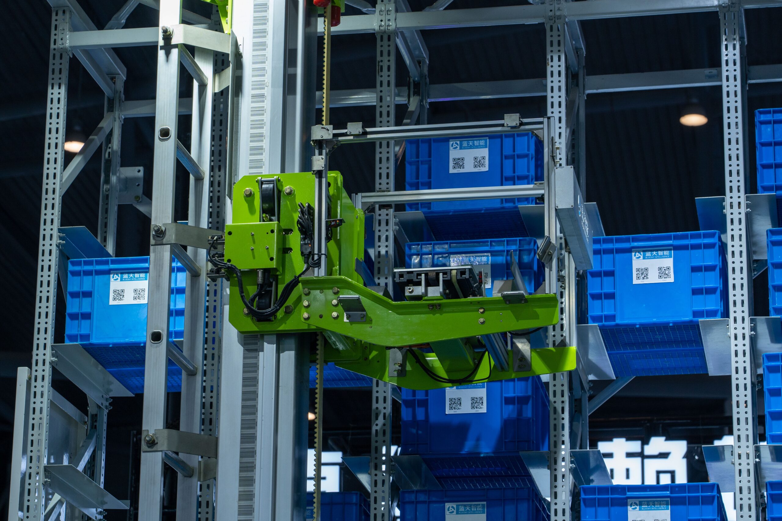 Fashion fulfilment gets a 127-robot overhaul Fashion fulfilment gets a 127-robot overhaul